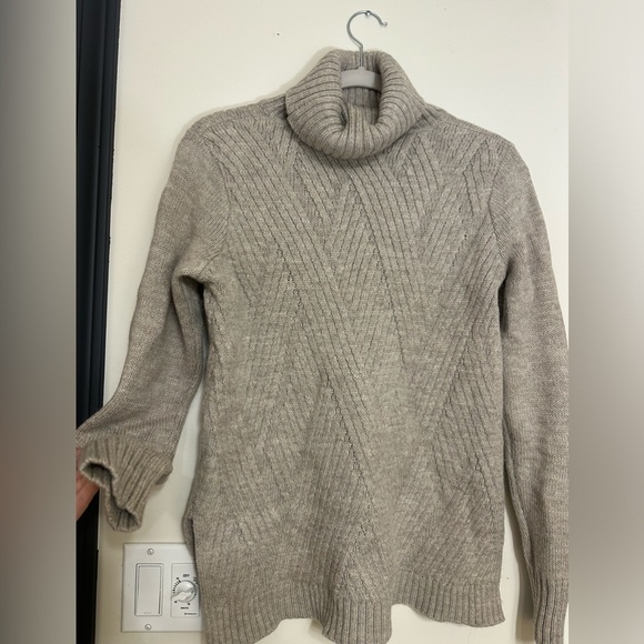 Vince Traveling Rib Turtleneck - Picture 3 of 6